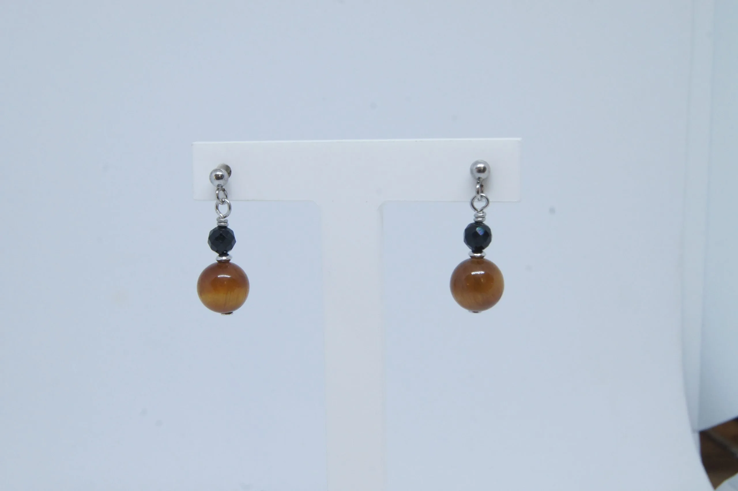 Boucles d'oreille œil de tigre et spinelle sur tiges argent