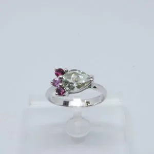 Bague or blanc, prasiolite tourmalines et saphir rose