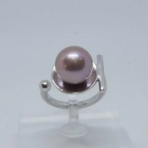 Bague or blanc et perle d'eau douce mauve
