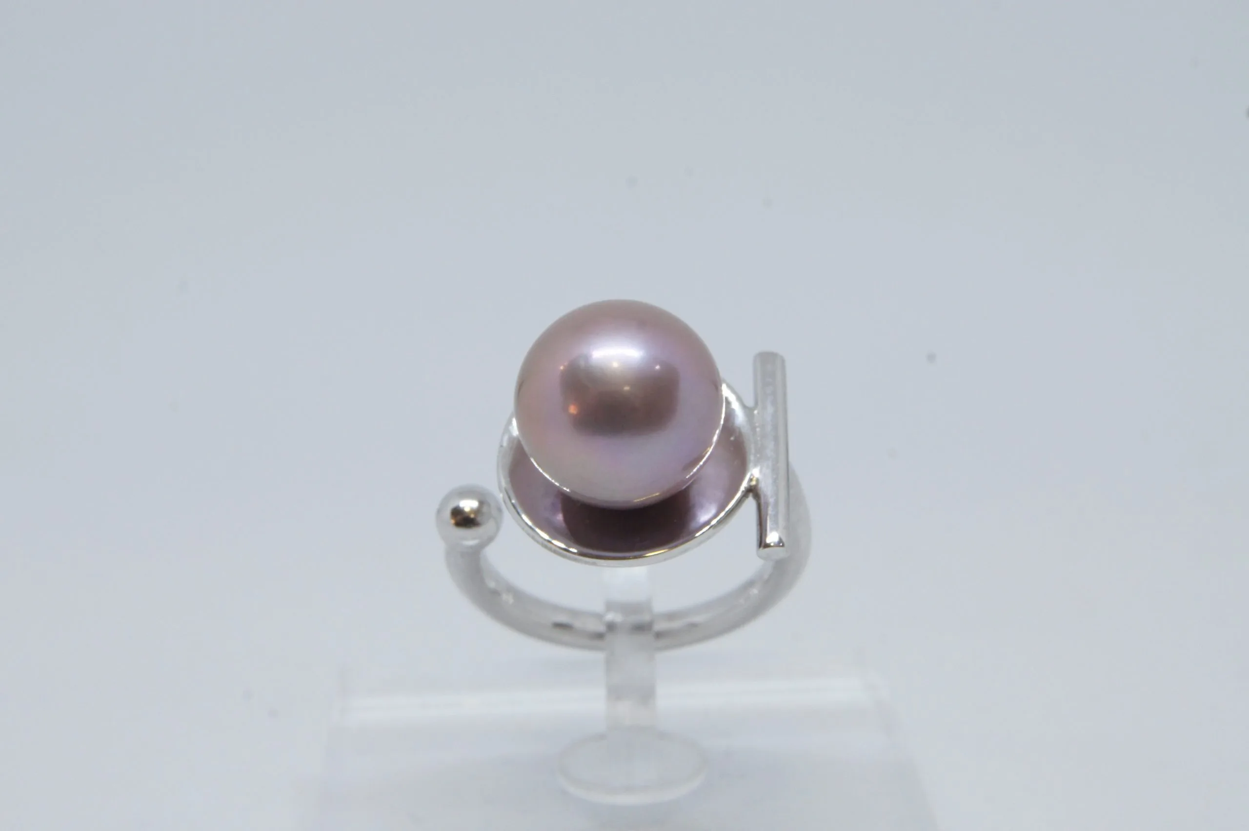 Bague or blanc et perle d'eau douce mauve