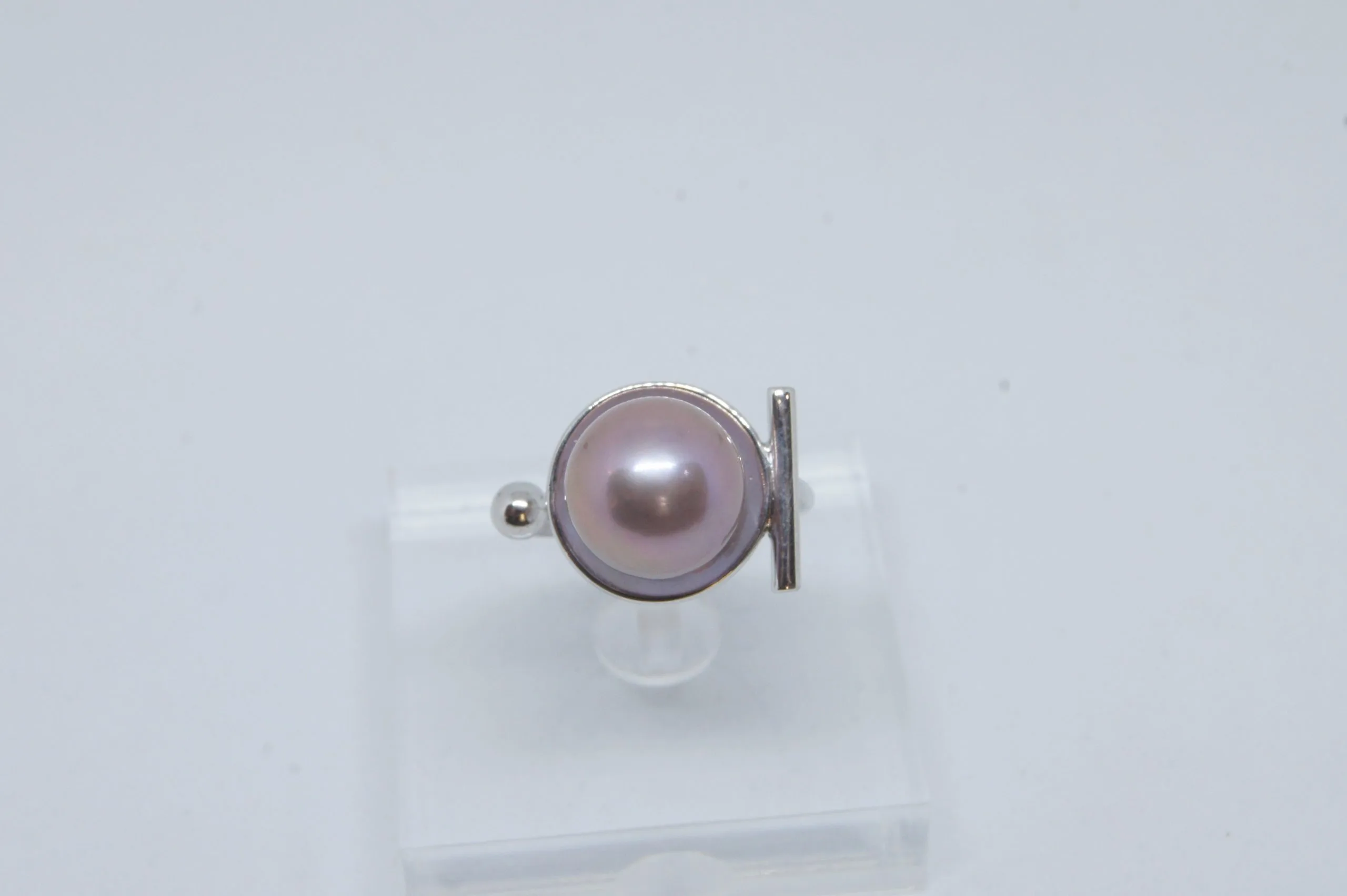 Bague or blanc et perle d'eau douce mauve