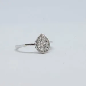 Bague or blanc forme poire serti de diamants (0,34ct)