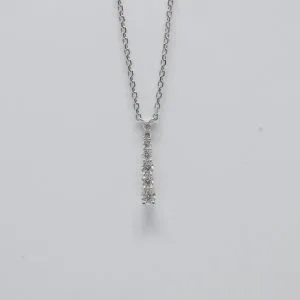 Collier or blanc et 9 diamants ronds taille brillant