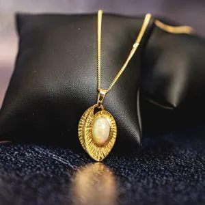 Pendentif or jaune et opale d'Australie