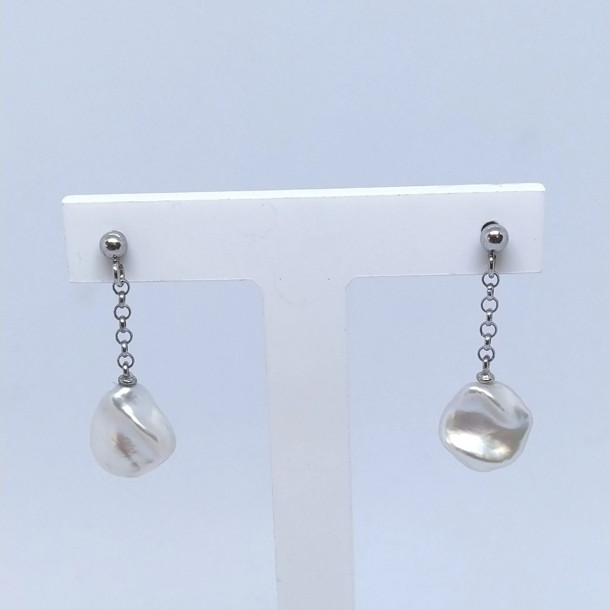boucles d'oreilles chainette argent et perles d'eau douce baroque