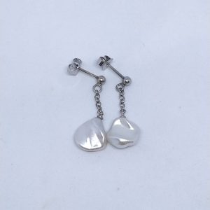 boucles d'oreilles chainette argent et perles d'eau douce baroque
