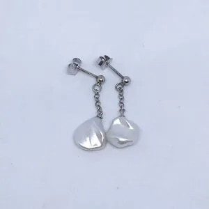 boucles d'oreilles chainette argent et perles d'eau douce baroque