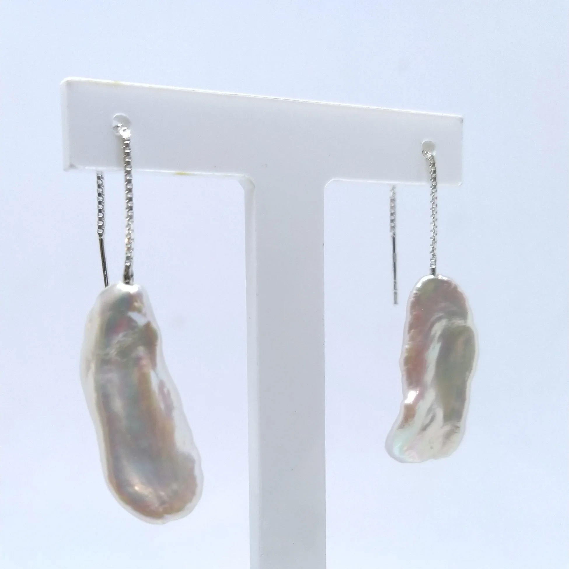 boucles d'oreilles chainette argent et perles d'eau douce baroque