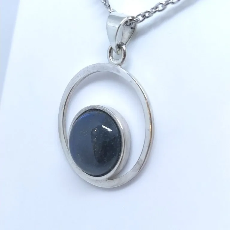 Pendentif argent 925 millième et cabochon de labradorite 12mm