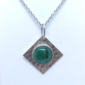 Pendentif argent martelé et Malachite