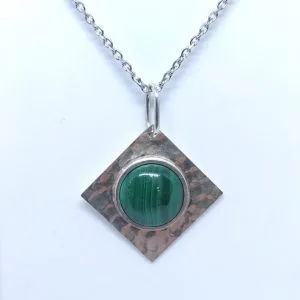 Pendentif argent martelé et Malachite