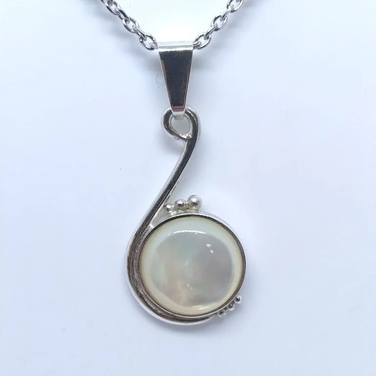 Pendentif argent 925 millième et cabochon de nacre 12mm