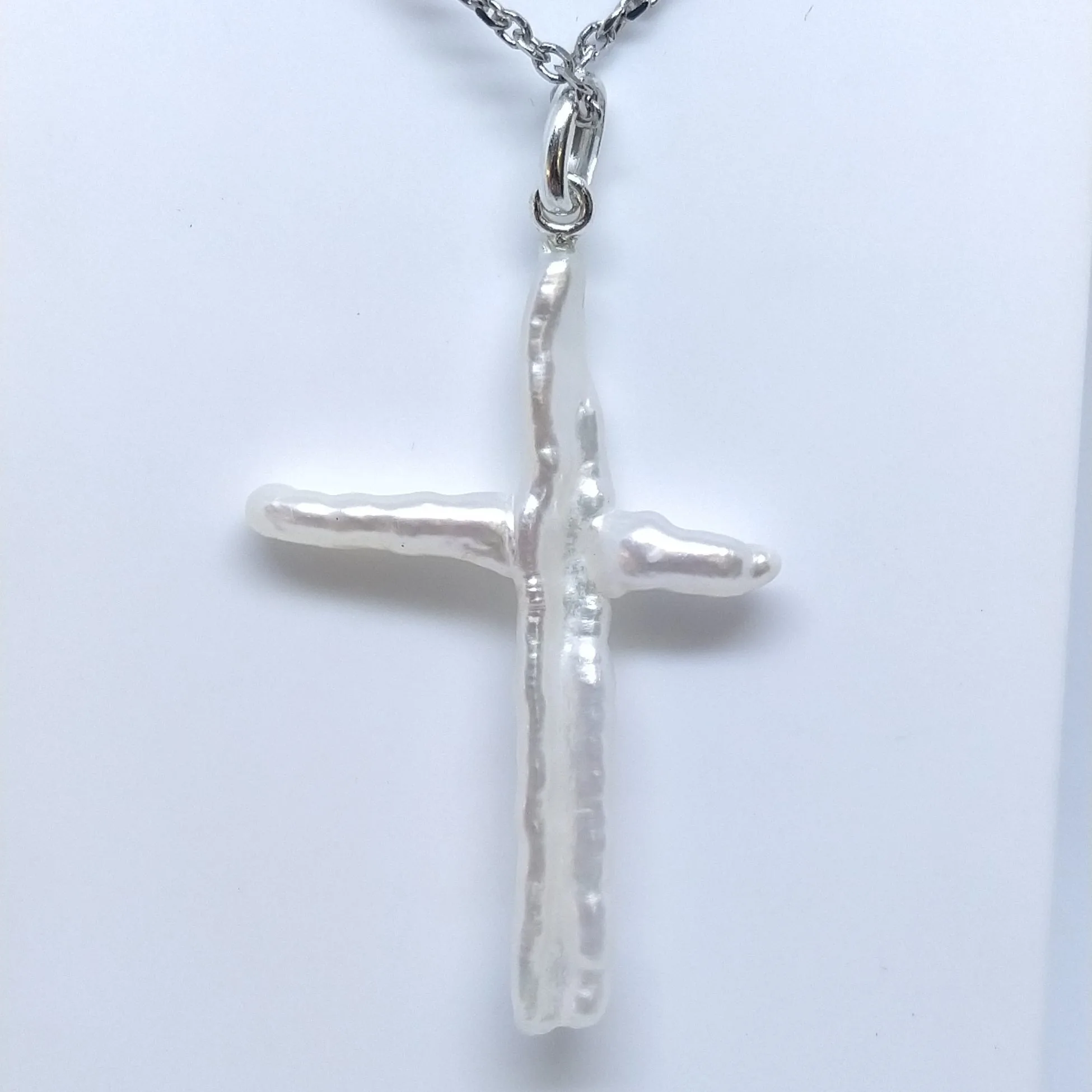 pendentif perle eau douce forme croix