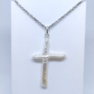 pendentif perle eau douce forme croix