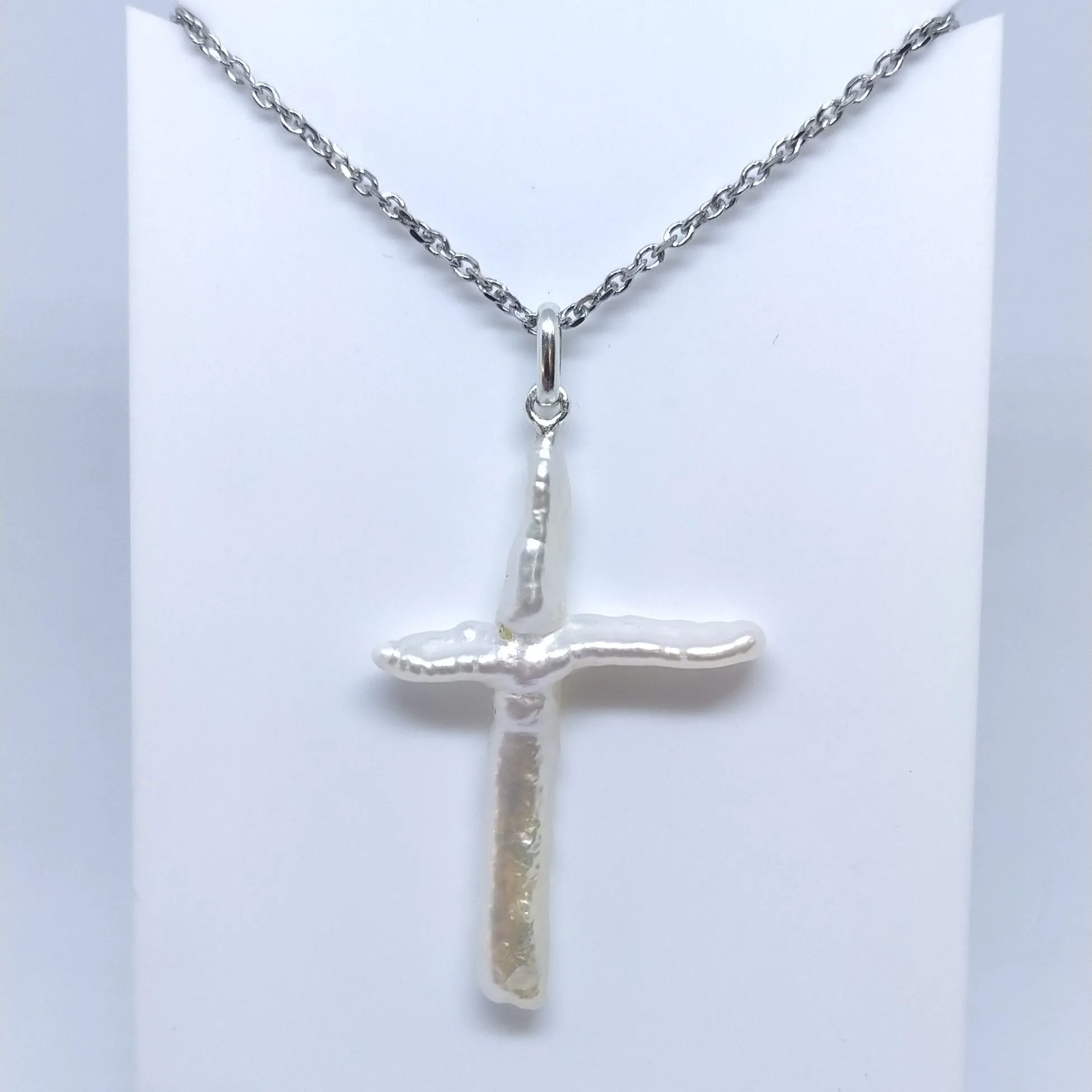 pendentif perle eau douce forme croix