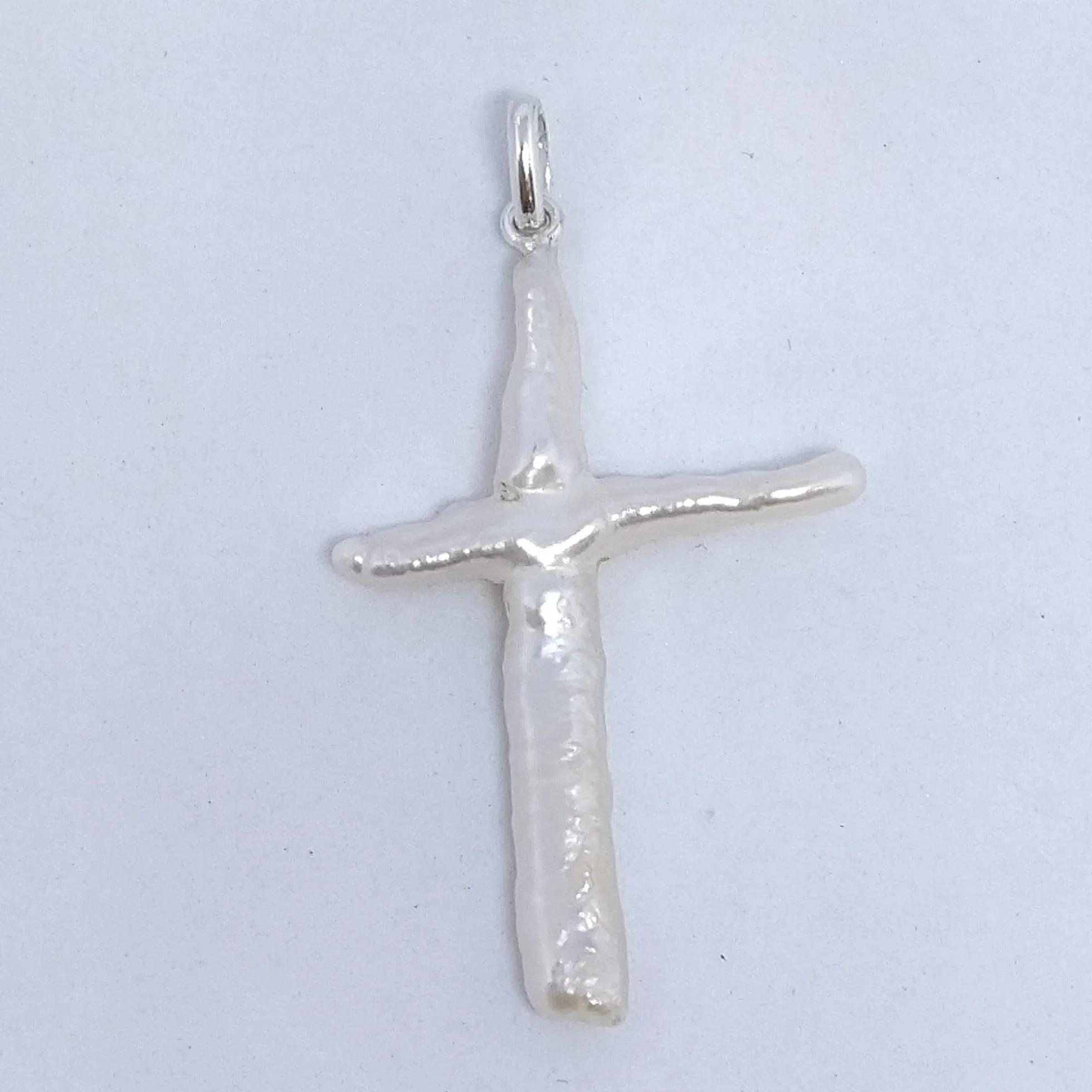 pendentif perle eau douce forme croix
